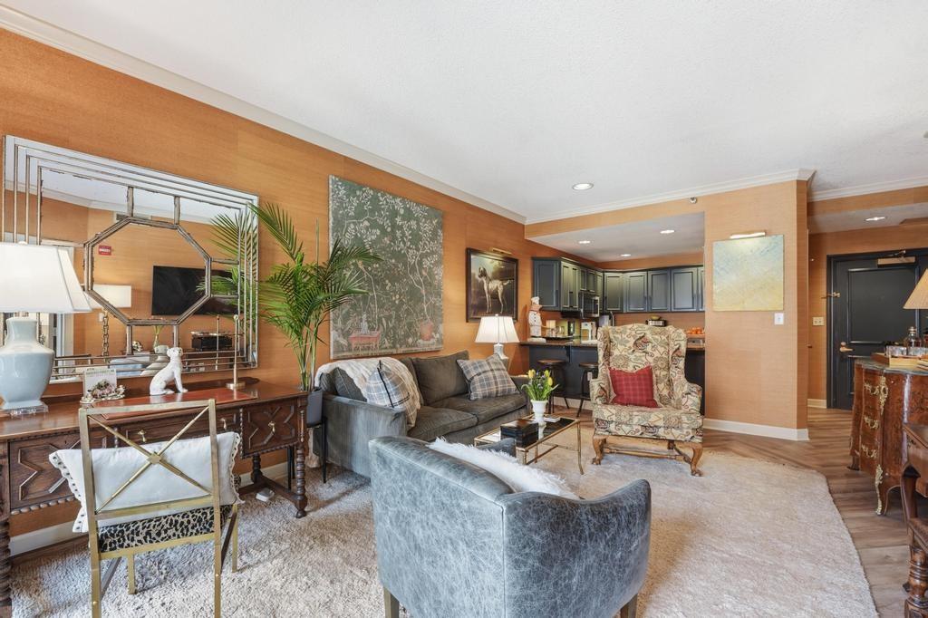 4949 Wornall Road 109