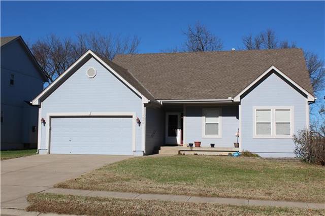 Photo 1 of 25 — 1000 SW 13th Terrace, Lee's Summit, MO 64081
