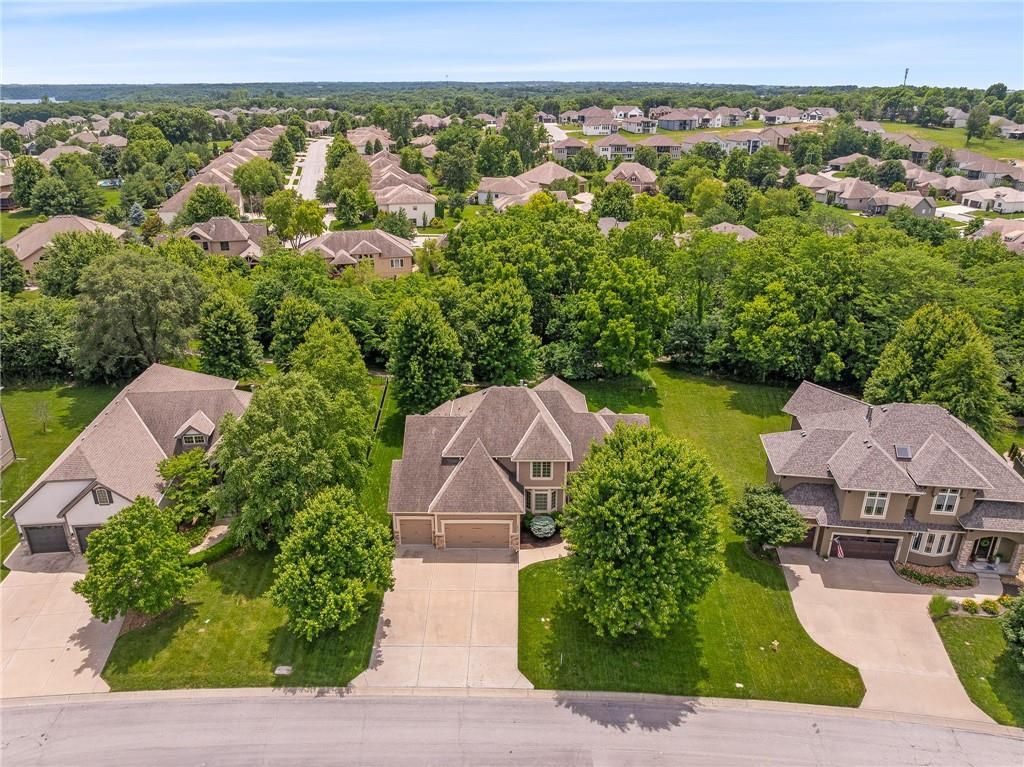Photo of 1613 NE Shadow Valley Drive, Lees Summit, MO 64064 (MLS # 2623284)