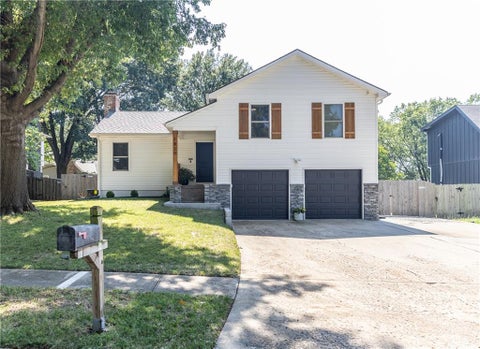 Photo of 1829 152nd Circle E, Olathe, KS 66062 (MLS # 2643179)