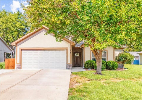 618 NW Walnut Street, Grain Valley, MO 64029 - #: 2643172
