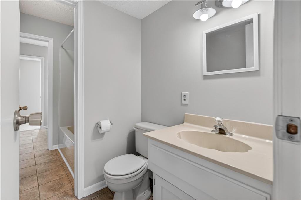 Lee'S Summit, Missouri, 64086, United States, 6 Bedrooms Bedrooms, ,5 BathroomsBathrooms,Residential,Active,2045037
