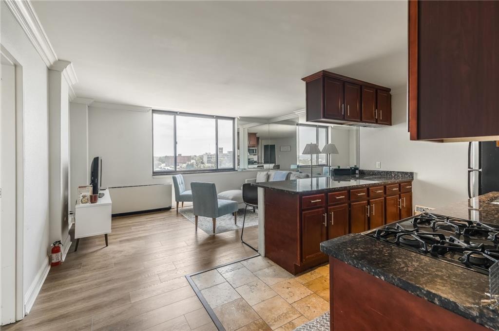 700 E 8TH Street 14 M