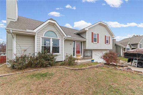 Tiny photo for 828 Black Oak Drive, Liberty, MO 64068 (MLS # 2589550)