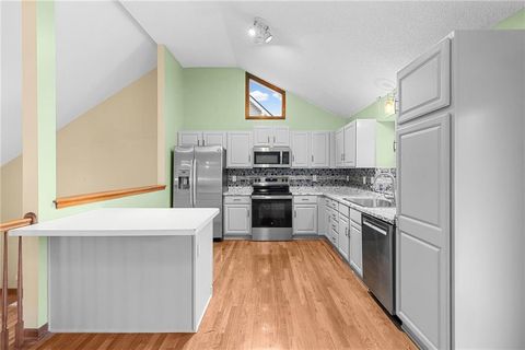 Tiny photo for 828 Black Oak Drive, Liberty, MO 64068 (MLS # 2589550)