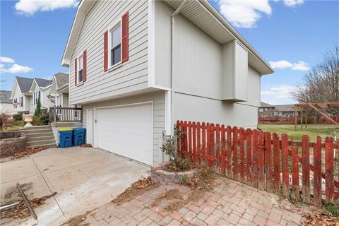 Tiny photo for 828 Black Oak Drive, Liberty, MO 64068 (MLS # 2589550)