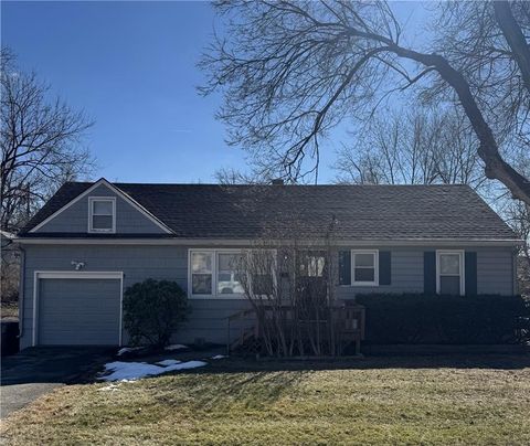 409 E 90th Street Kansas City MO 64131