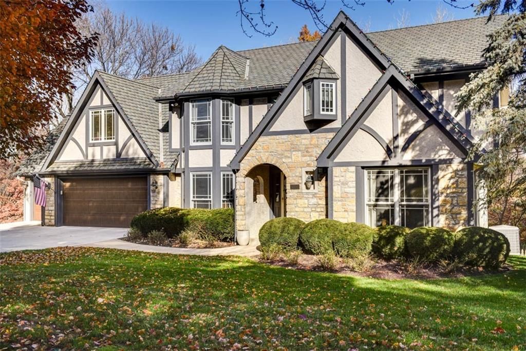 Photo of 616 White Oak Lane, Gladstone, MO 64116 (MLS # 2598984)