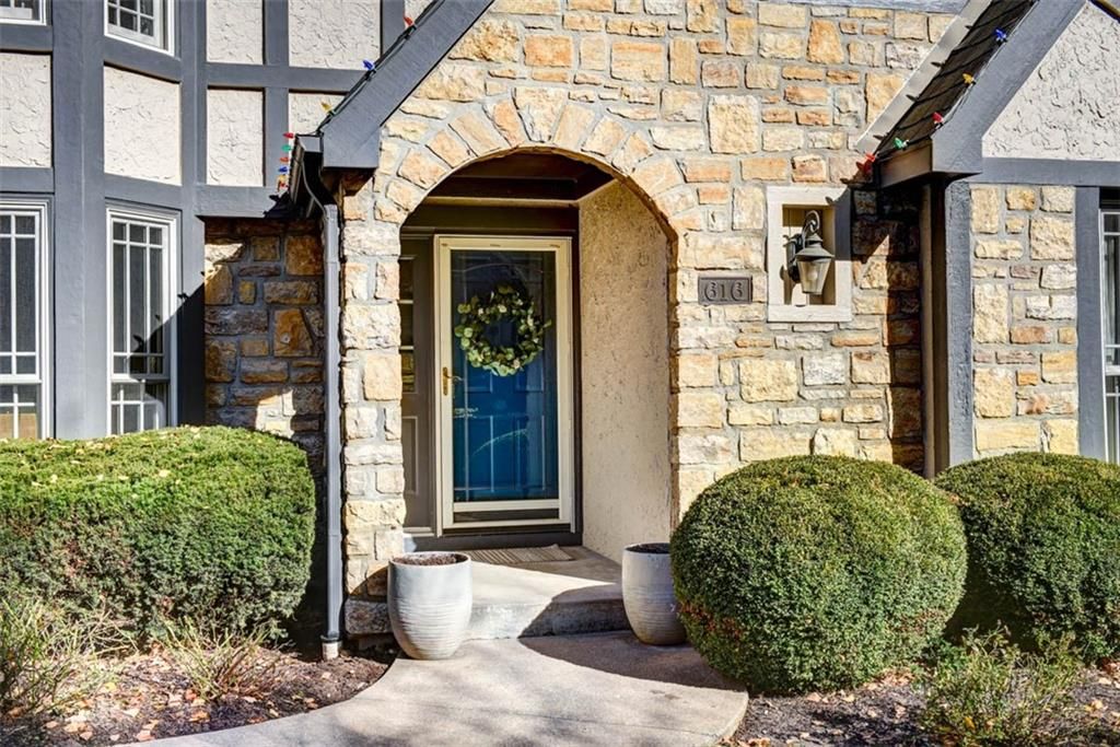 Photo of 616 White Oak Lane, Gladstone, MO 64116 (MLS # 2598984)