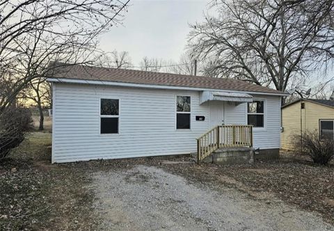 108 N High Street El Dorado Springs MO 64744
