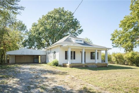 7798 3rd Street Higginsville MO 64037