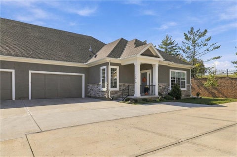 Photo of 11010 Charlotte Street, Kansas City, MO 64131 (MLS # 2646301)