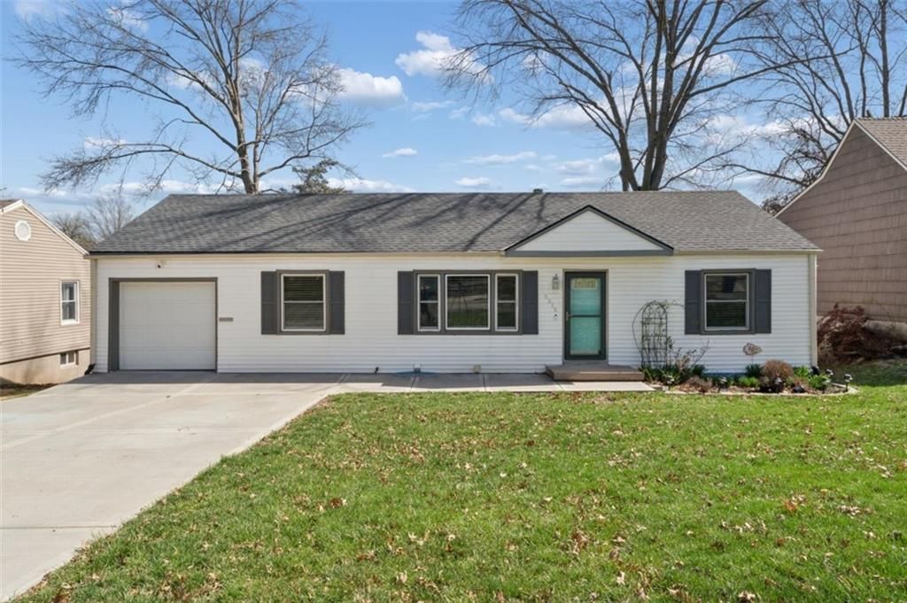 Photo of 5515 Granada Street, Roeland Park, KS 66205 (MLS # 2607525)