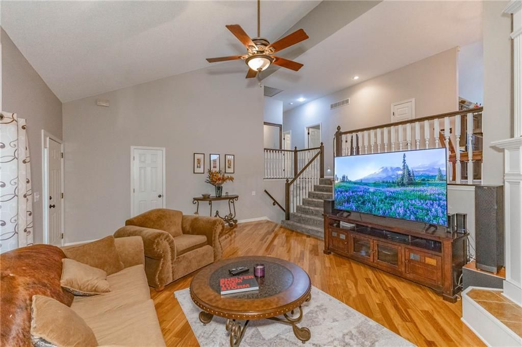 Photo of 10912 Cottonwood Street, Lenexa, KS 66215 (MLS # 2623354)