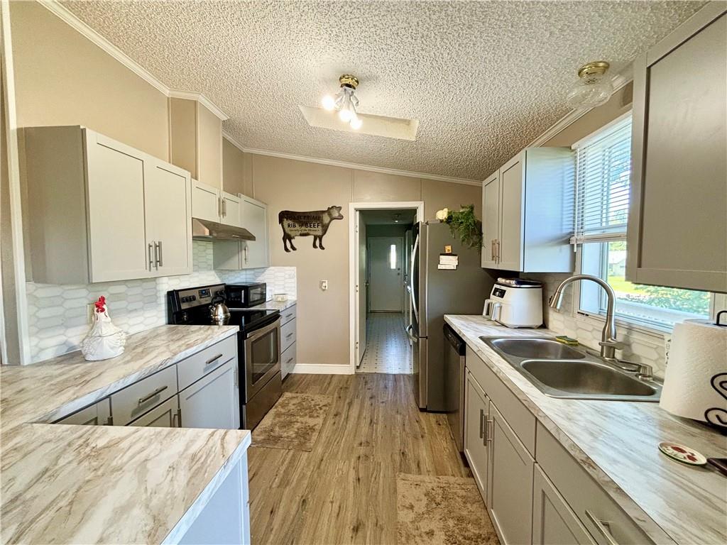 1106 Lakeshore Drive