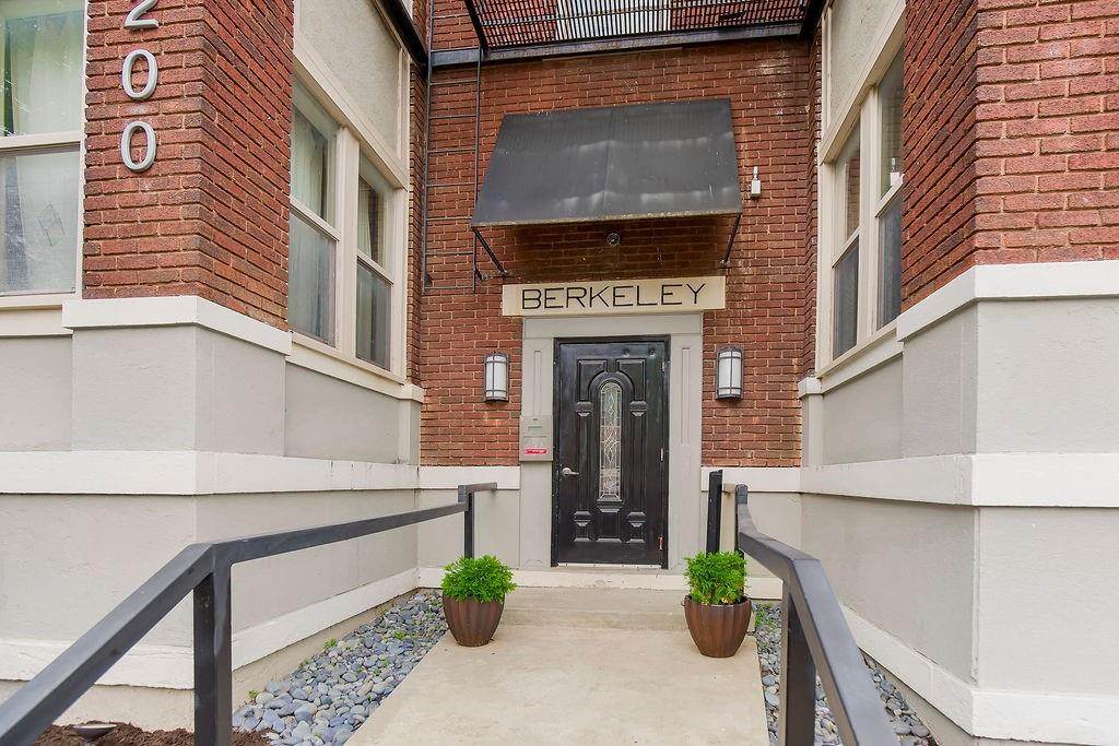 200 E 43rd Street 306
