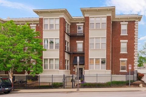 Photo of 200 E 43rd Street #306, Kansas City, MO 64111 (MLS # 2616463)