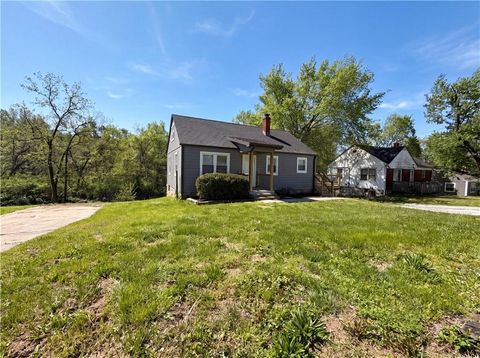 Photo of 5525 Yecker Avenue, Kansas City, KS 66104 (MLS # 2616736)