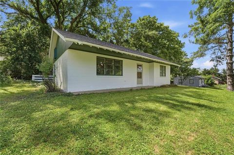 Photo of 2514 S Hawthorne Avenue, Independence, MO 64052 (MLS # 2627908)