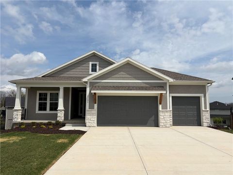 Photo of 17171 S Laurelwood Street, Olathe, KS 66062 (MLS # 2591482)