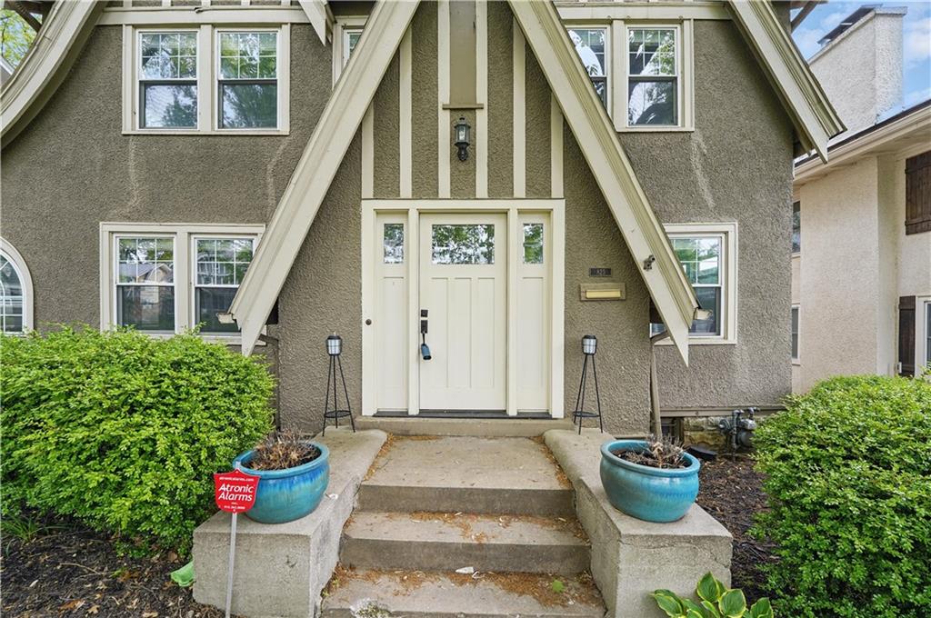 825 W 71ST Terrace