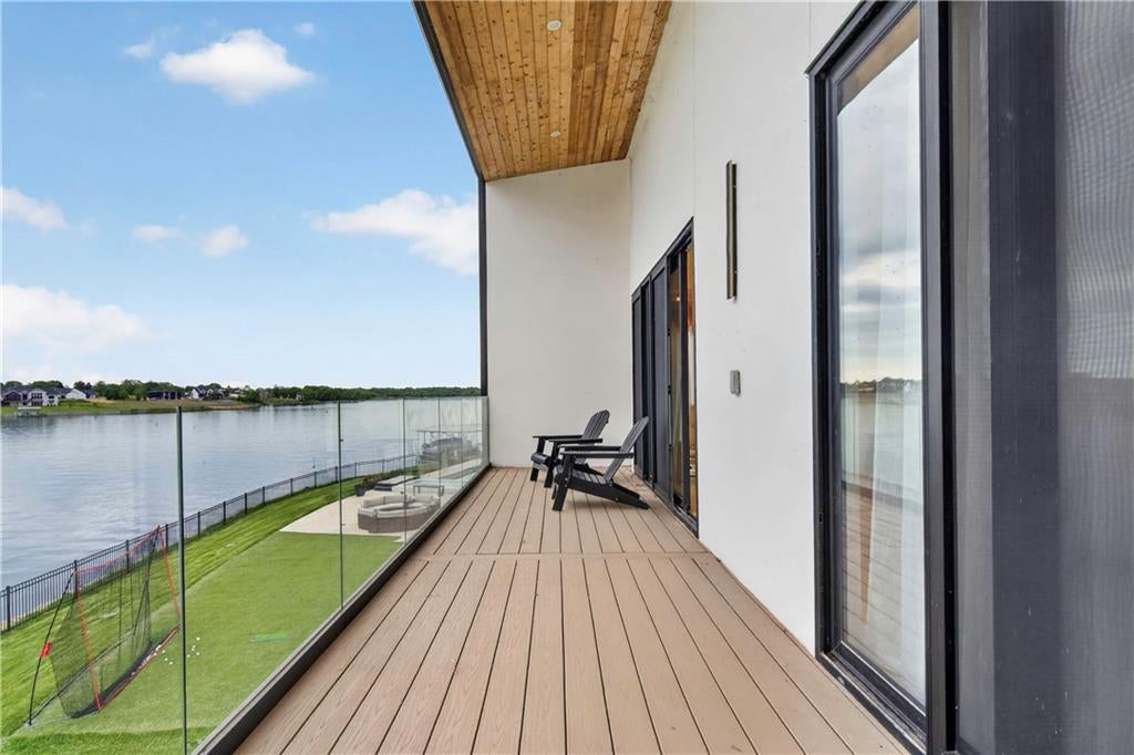 16 Seminole Cir, Lake Winnebago, MO, 64034, USA, 5 Bedrooms Bedrooms, ,6 BathroomsBathrooms,Residential,Active,16 Seminole Cir,2609530