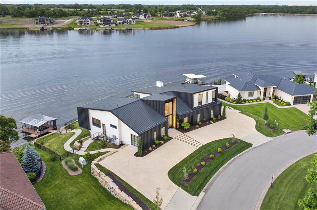 16 Seminole Cir, Lake Winnebago, MO, 64034, USA, 5 Bedrooms Bedrooms, ,6 BathroomsBathrooms,Residential,Active,16 Seminole Cir,2609530