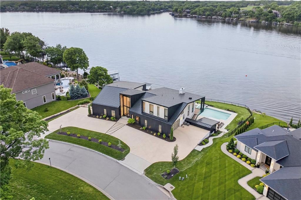16 Seminole Cir, Lake Winnebago, MO, 64034, USA, 5 Bedrooms Bedrooms, ,6 BathroomsBathrooms,Residential,Active,16 Seminole Cir,2609530