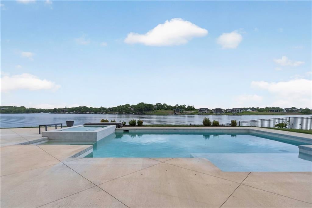 16 Seminole Cir, Lake Winnebago, MO, 64034, USA, 5 Bedrooms Bedrooms, ,6 BathroomsBathrooms,Residential,Active,16 Seminole Cir,2609530