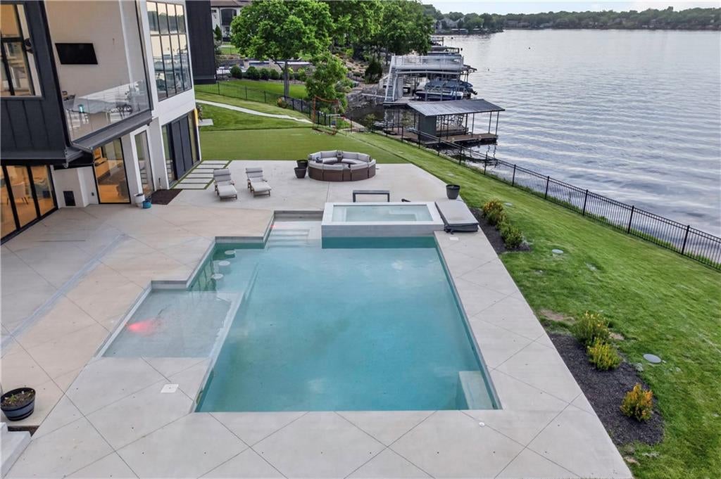 16 Seminole Cir, Lake Winnebago, MO, 64034, USA, 5 Bedrooms Bedrooms, ,6 BathroomsBathrooms,Residential,Active,16 Seminole Cir,2609530