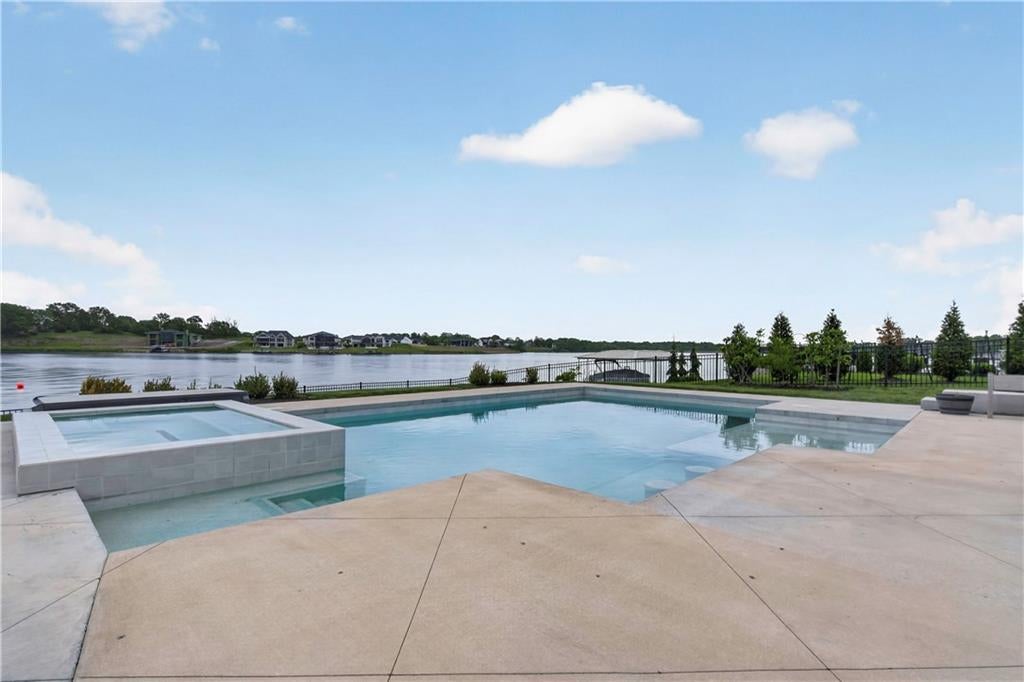16 Seminole Cir, Lake Winnebago, MO, 64034, USA, 5 Bedrooms Bedrooms, ,6 BathroomsBathrooms,Residential,Active,16 Seminole Cir,2609530