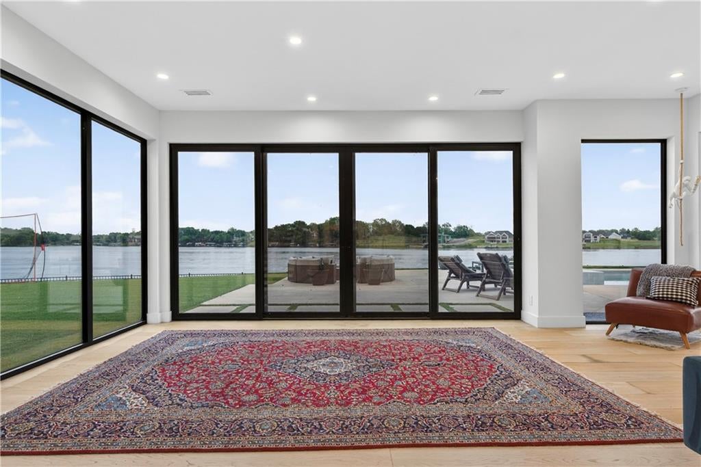 16 Seminole Cir, Lake Winnebago, MO, 64034, USA, 5 Bedrooms Bedrooms, ,6 BathroomsBathrooms,Residential,Active,16 Seminole Cir,2609530