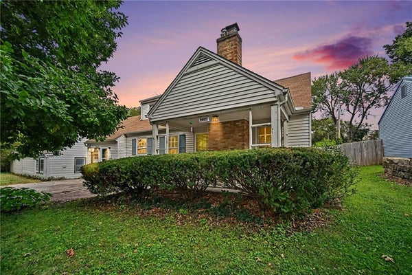 1208 W 25TH ST S, INDEPENDENCE, MO 64052 - Image e56d4679c40fa07b1aba32c08e67ea4b/2406472411