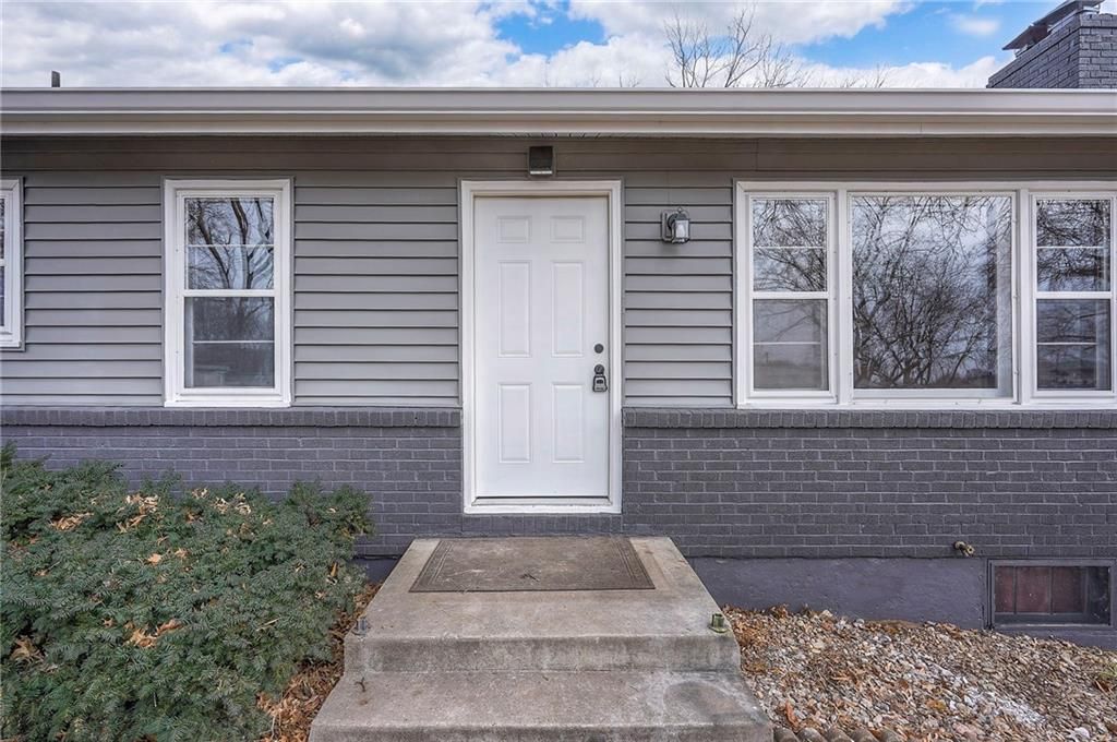 Photo of 7405 Glenwood Lane, Overland Park, KS 66204 (MLS # 2599225)