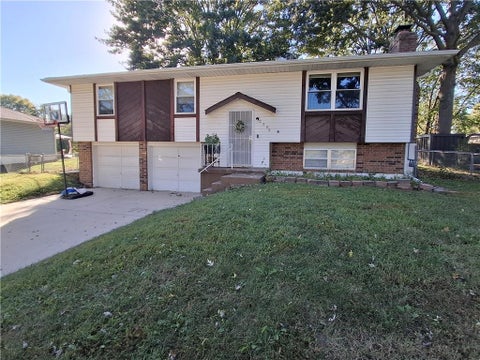 Photo of 2509 SW 5th Street, Blue Springs, MO 64014 (MLS # 2646504)