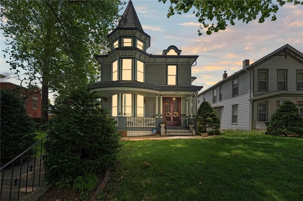 Photo of 309 N Esplanade Street, Leavenworth, KS 66048 (MLS # 2598557)