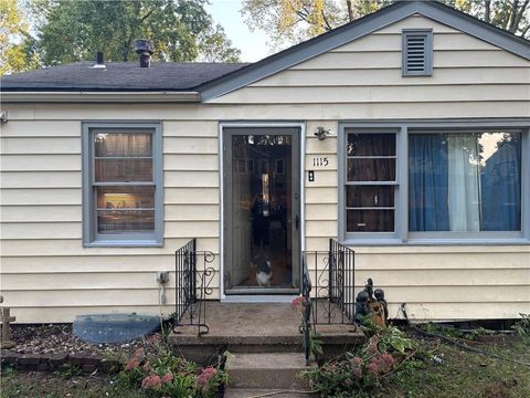 Photo of 1115 Dakota Street, Leavenworth, KS 66048 (MLS # 2584828)