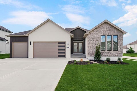 Photo of 2037 SW Red Barn Lane, Lees Summit, MO 64082 (MLS # 2600593)