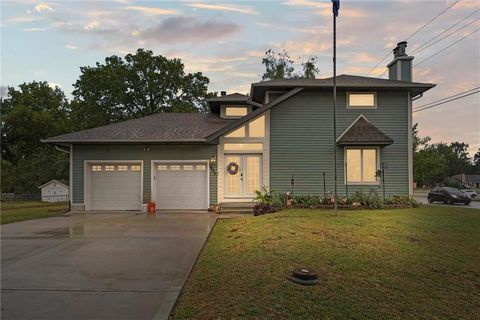 1933 Cherokee Street Leavenworth KS 66048