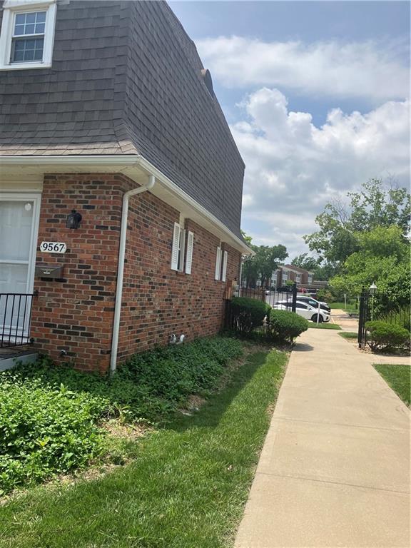9567 Perry Lane