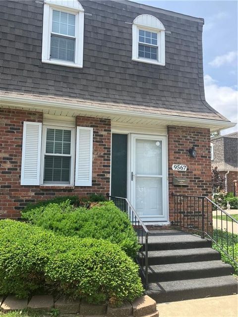 Photo of 9567 Perry Lane, Overland Park, KS 66212 (MLS # 2624379)