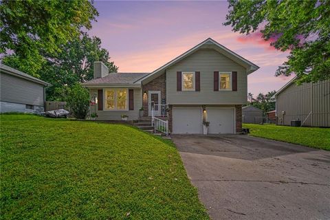 Photo of 201 Cross Creek Drive, Grain Valley, MO 64029 (MLS # 2628741)