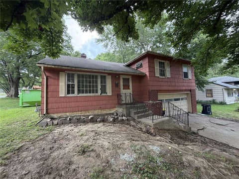 Photo of 5401 Smalley Avenue, Kansas City, MO 64129 (MLS # 2633868)