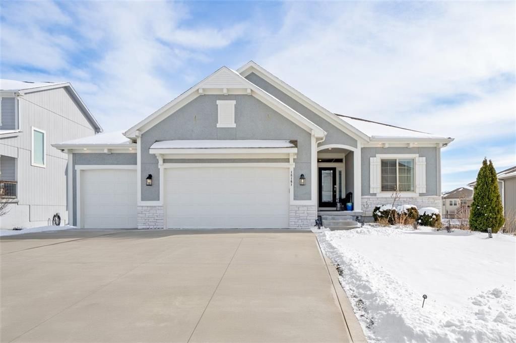 Photo of 18161 Hauser Street, Overland Park, KS 66013 (MLS # 2598419)