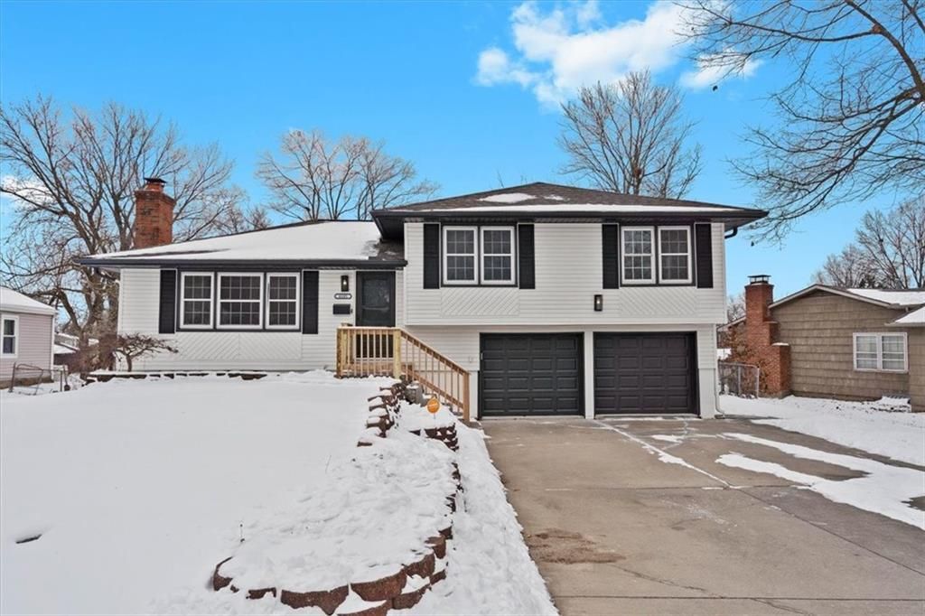 Photo of 6105 E 136th Street, Grandview, MO 64030 (MLS # 2598821)