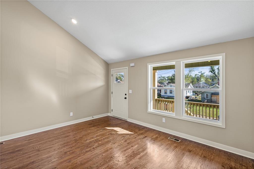 2714 N 21st Place