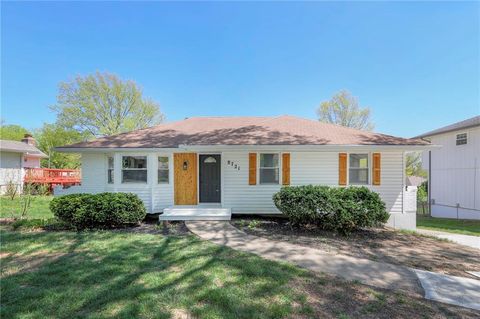 Photo of 8721 N Campbell Street, Kansas City, MO 64155 (MLS # 2614916)