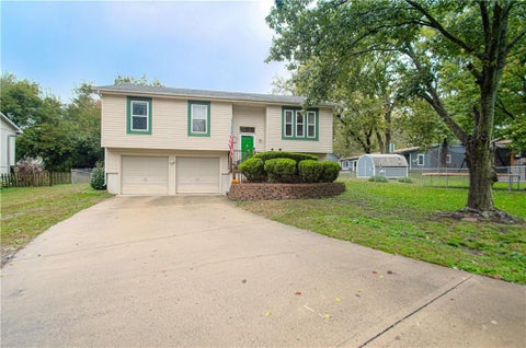 Photo of 612 E 3rd Street, Edgerton, KS 66021 (MLS # 2647391)