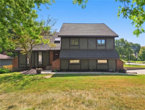 Photo of 2103 NE 79th Terrace, Kansas City, MO 64118 (MLS # 2641135)