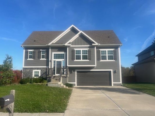 11611 N CRYSTAL AVE, KANSAS CITY, MO 64156 - Image e6ba2cc1b37d6e3cb6ad376cd5fa3bf9/3916083941